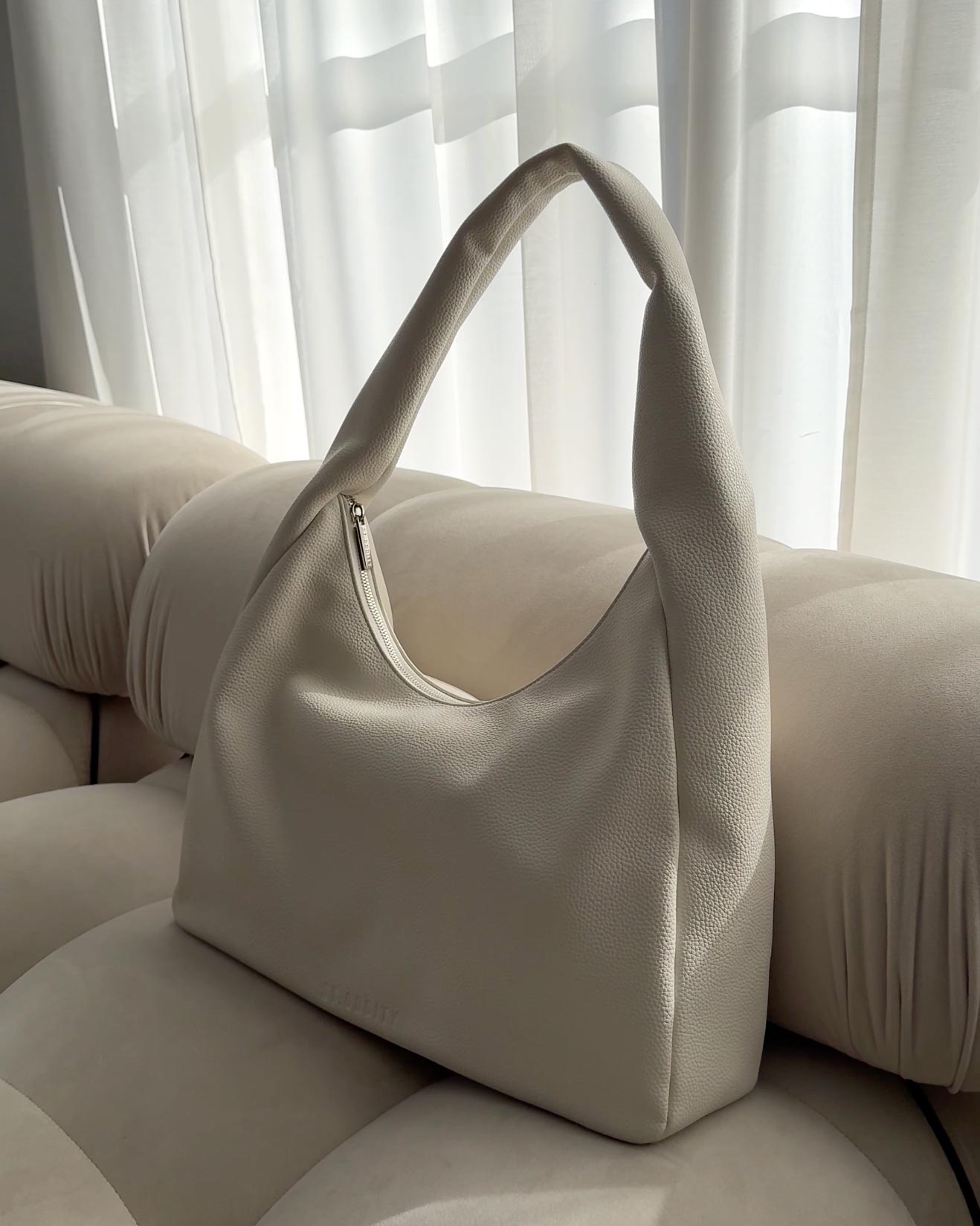 Hobo Bag in Off White