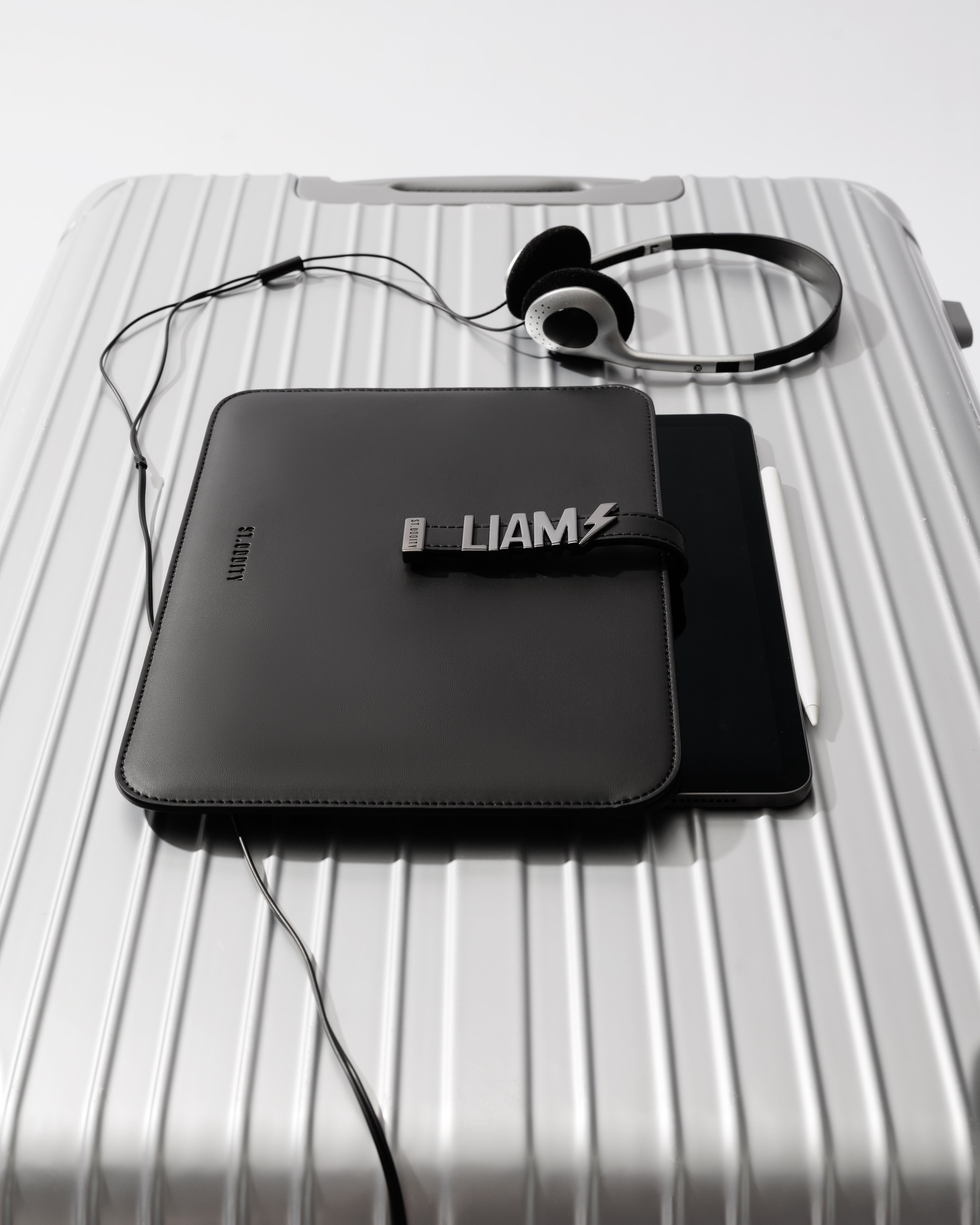 Pre-order (Mid-March): iPad 11" Sleeve in Black/Gunmetal with Personalised Hardware