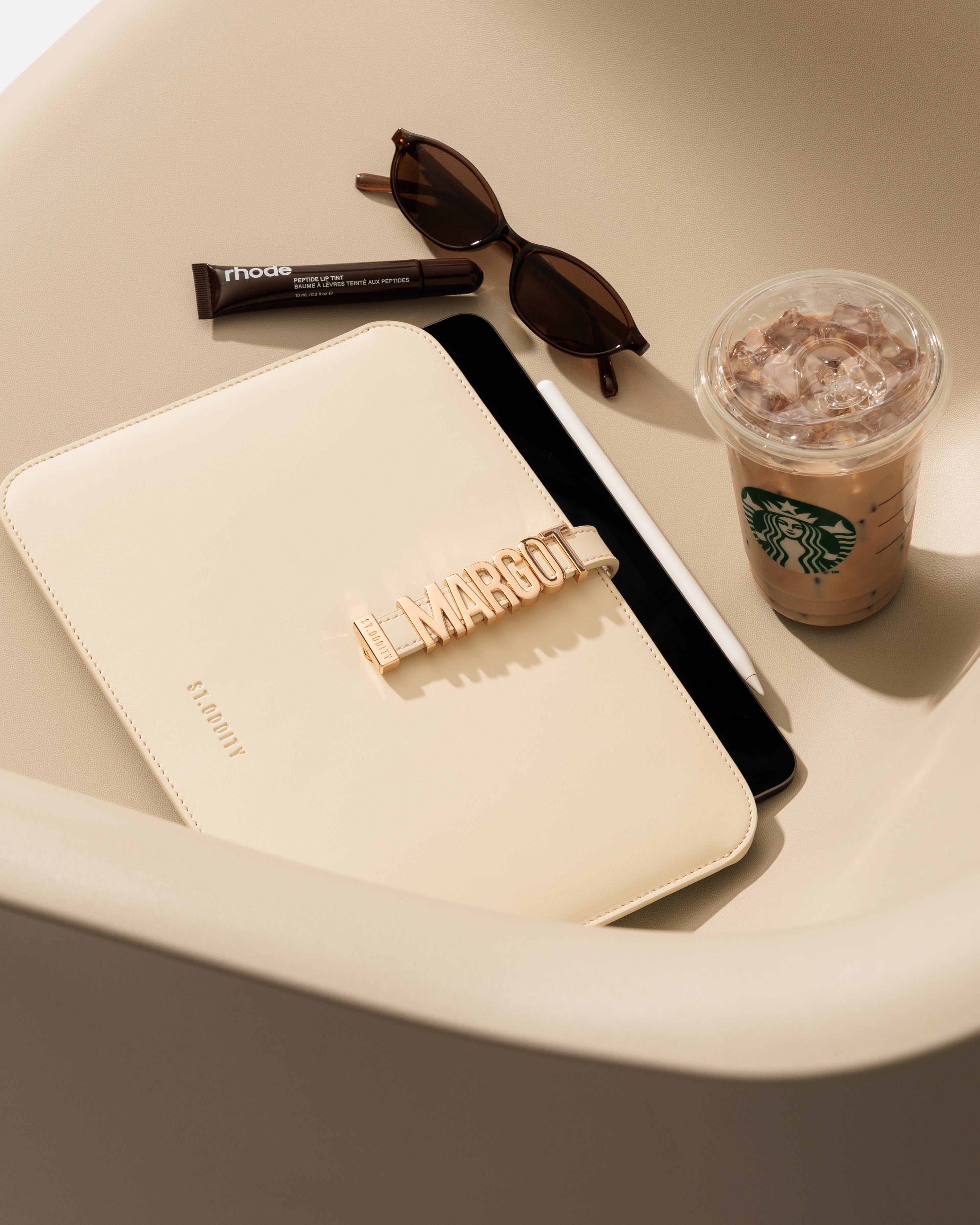 Pre-order (Mid-March): iPad 11" Sleeve in Off White with Personalised Hardware