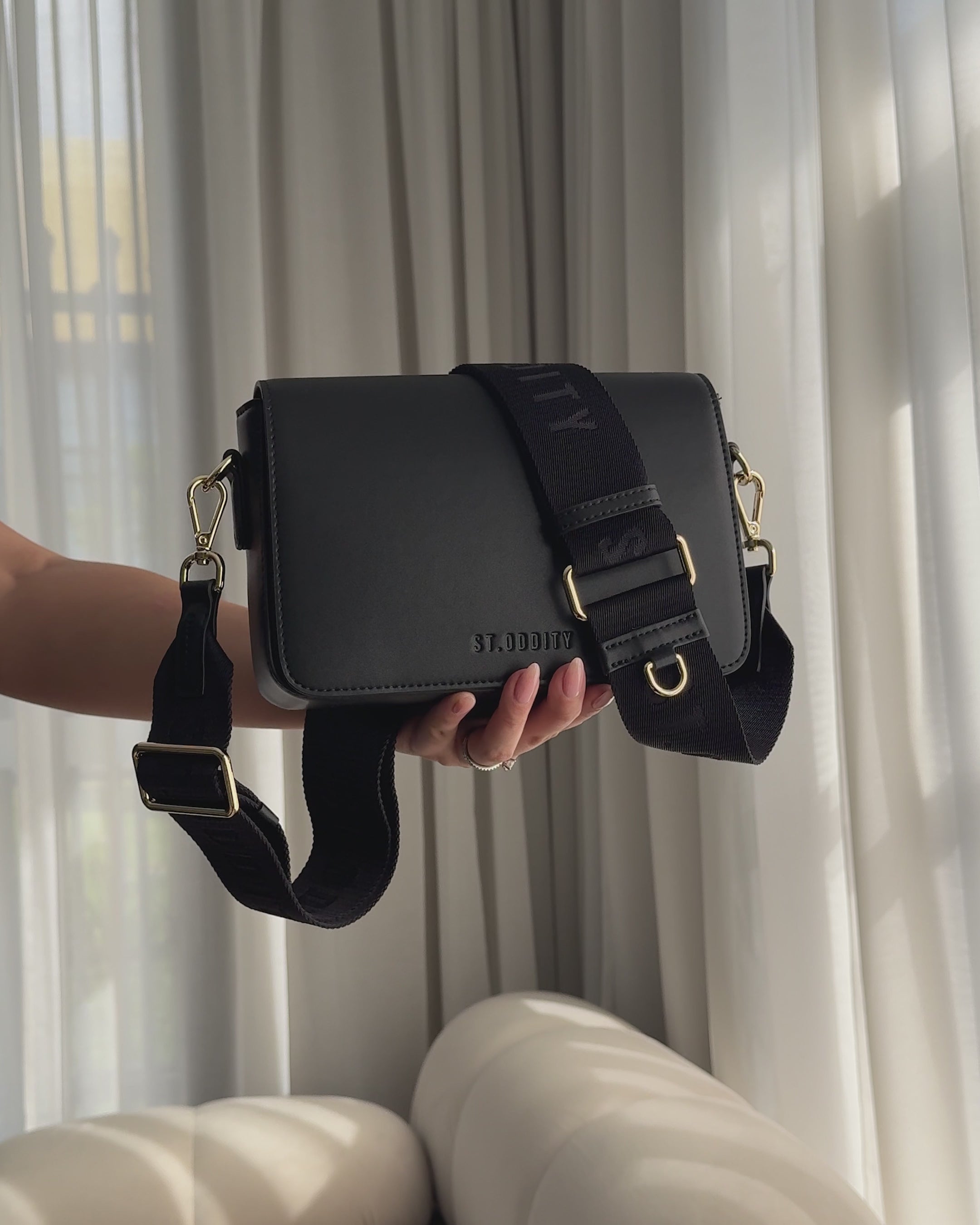 Crossbody Bag features