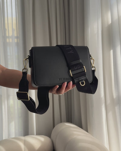 Crossbody Bag features